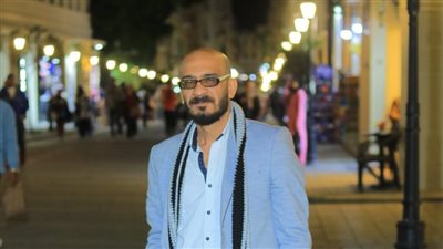 مراتي سابتني عشان مش متعلم وابني رجعني للمدرسة.. قصة كفاح أكبر طالب بالثانوية العامة