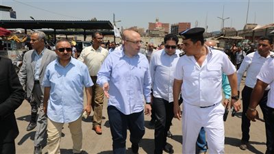 محافظ بني سويف يتفقد موقف المحافظات السابق ويتابع انتظام الخدمة