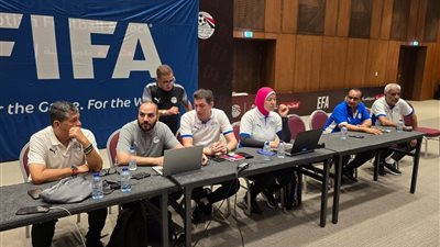 أوسكار رويز يشارك بمعسكر تدريب الحكام على الـVAR بعد ساعات من وصوله للقاهرة | صور