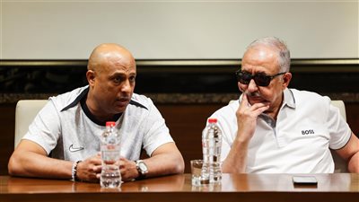 رئيس نادي البنك الأهلي يجتمع بالجهاز الفني واللاعبين في معسكر برج العرب 