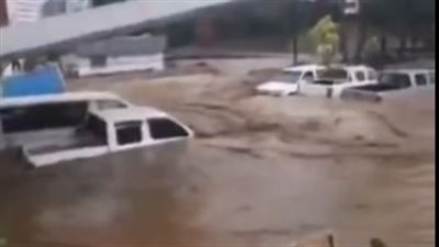 فيضانات تجتاح إثيوبيا.. خسائر كبيرة ودمار السيارات والمباني