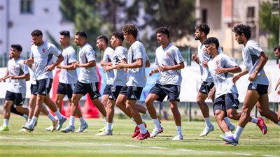 ريبيرو يحاضر لاعبي الأهلي قبل ودية البنزرتي التونسي