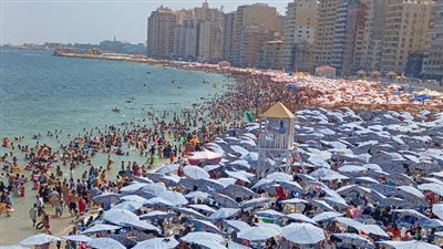 بسبب تجاوز العمال مع المصطافين.. غرامة ربع مليون جنيه على مستأجري شواطئ البوريفاج بالإسكندرية