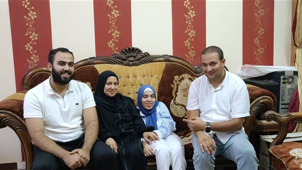 ياسمين الكومي وأسرتها