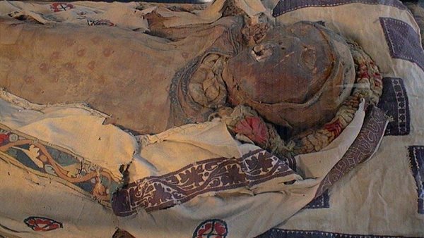 المومياء المطرّزة