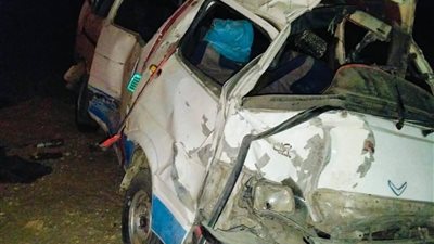 جثة و23 مصابًا بينهم أشقاء.. مصرع صغيرة من ضحايا حادث انقلاب سيارة ميكروباص في قنا