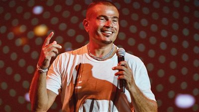 ليلة أسطورية لعمرو دياب في الرياض.. والجمهور يغني معه 