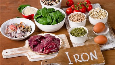 أفضل الأطعمة الطبيعية التي تساعد على علاج فقر الدم والأنيميا.. قائمة بمصادر الحديد
