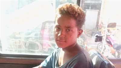 جيت من القاهرة للإسكندرية.. صغير بلا مأوى حلمه نزول البحر: رفضوا يدخلوني علشان شكلي وعايش في الشارع