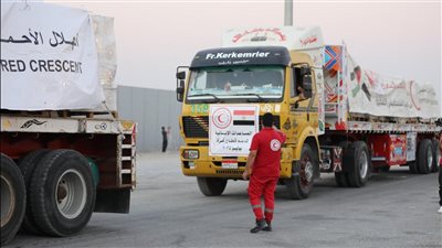 زاد العزة.. من مصر لغزة| الهلال الأحمر: إرسال أكثر من 1200 طن مساعدات إلى القطاع 