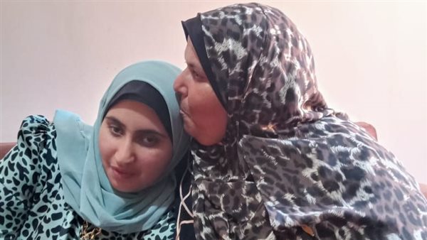 قبلة من والدة نور