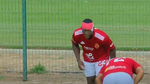 أليو ديانج خلال مباراة