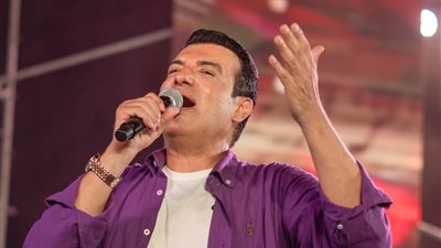 إيهاب توفيق ينظم حفلين في أكبر ملاعب كرة القدم في أستراليا