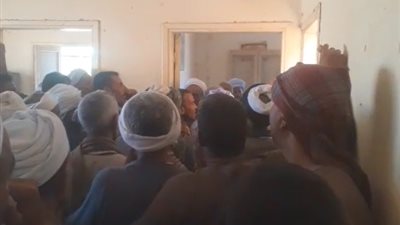 شكاوى من تأخر صرف الأسمدة لمزارعي قرية نزلة عمارة بسوهاج.. والمزارعون: ننتظر بالساعات دون جدوى| صور 