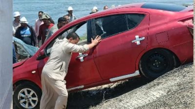 مصرع طبيب في حادث انقلاب سيارته داخل ترعة بالدقهلية