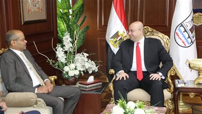 محافظ بني سويف يستقبل رئيس البورصة لبحث دعم الثقافة المالية والاستثمارية بالمحافظة