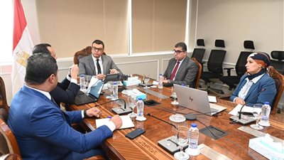 وزير الإسكان يُتابع موقف الاستراتيجية الوطنية للعمران الأخضر والمستدام