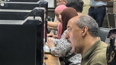 توافد طلاب الثانوية العامة على جامعة القاهرة للتسجيل في تنسيق المرحلة الأولى