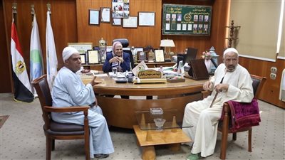 خطة عاجلة لحل أزمة المياه بكوم أبو خلاد.. ورئيس الشركة تستمع لشكاوى الأهالي