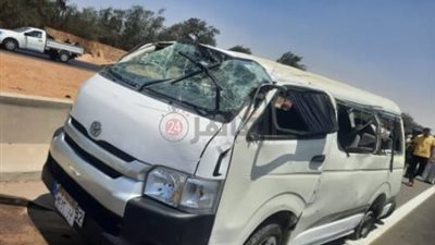 إصابة 7 أشخاص في انقلاب ميكروباص على طريق مصر إسكندرية الصحراوي بعد مطار سفنكس