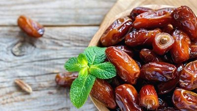 تعرف على فوائد تناول التمر لدعم صحة الأمعاء