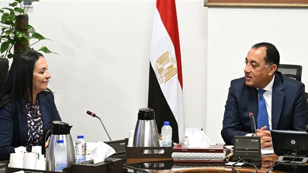 رئيس الوزراء ووزيرة