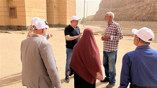 مسؤولو الإسكان في