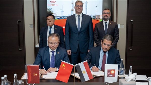 جانب من توقيع مذكرة