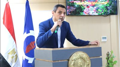 محافظ السويس: تفعيل آليات التواصل مع الأحزاب السياسية عبر إدارة الاتصال السياسي بالمحافظة