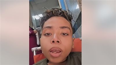 صغير يغسل كلى يثير التعاطف على السوشيال ميديا: الوصلة مش شغالة.. ادعولي