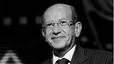 سوسن بدر وشيري عادل وإنجي وجدان وأشرف زكي أول الحضور في عزاء لطفي لبيب بكنيسة مارمرقس