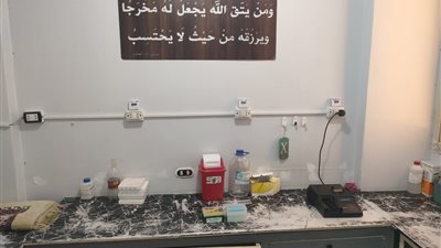 ضبط فني تركيب أجهزة طبية ينتحل صفة أخصائي تحاليل ويدير معملًا غير مرخص بسوهاج