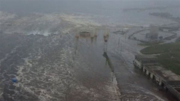 أمواج تسونامي في