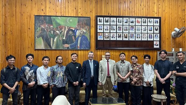 أوائل خريجي اللغة