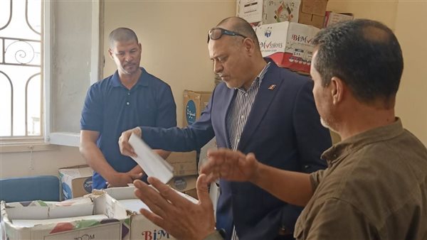 وزير العمل خلال زيارته