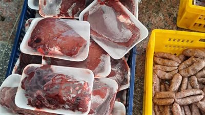 ضبط لحوم ودواجن وسلع غذائية منتهية الصلاحية في حملات رقابية مكثفة بالسويس