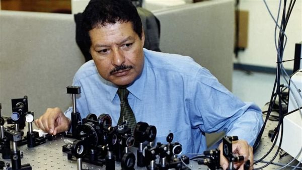 الدكتور أحمد زويل