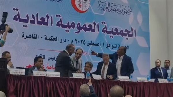 لحظة اشتباك بين الأسنان