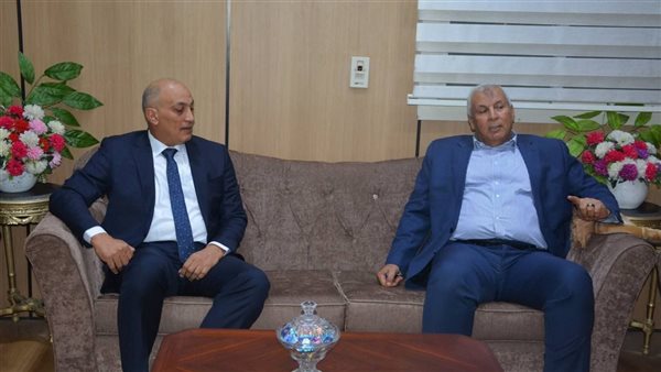 جانب من لقاء محافظ