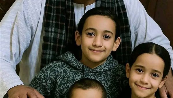 صورة اطفال دلجا ووالدهم