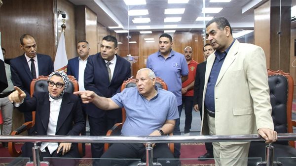 جانب من لقاء محافظ