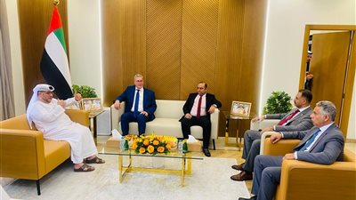 وزير البترول يبحث مع مدير الديوان الأميري بالفجيرة في الإمارات تعزيز التعاون المشترك