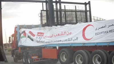 نحو 95 ألف سلة غذائية.. الهلال الأحمر يرسل قوافل مساعدات تكفي نصف مليون شخص إلى غزة