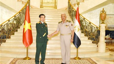 وزير الدفاع يلتقي نظيره الفيتنامي لبحث تعزيز أوجه التعاون العسكري