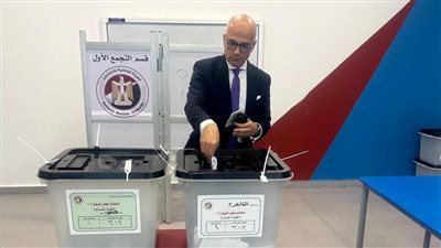 رئيس جامعة عين شمس يُدلي بصوته في انتخابات مجلس الشيوخ 2025