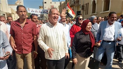 وكيل وزارة التعليم بأسيوط يشارك بمسيرة حاشدة للمعلمين بمنفلوط لحث المواطنين على المشاركة في الانتخابات 