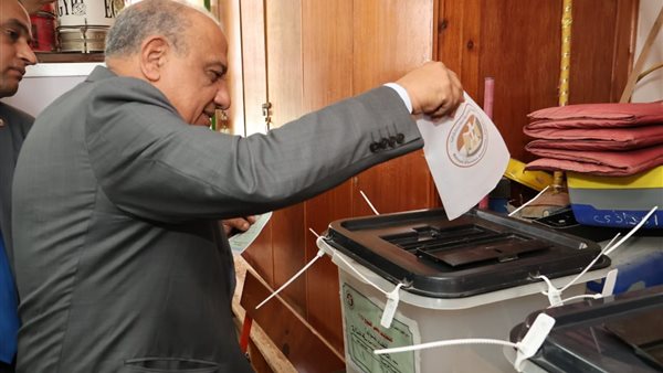 وزير الكهرباء يدلي