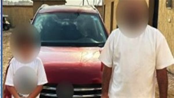 قائد السيارة ونجله