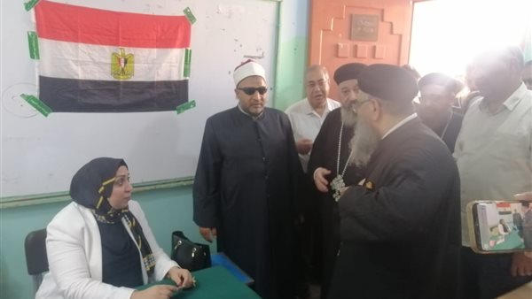 وفد من الكنيسة والأوقاف