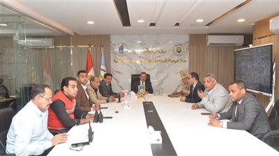 محافظ أسيوط يتابع غلق لجان انتخابات مجلس الشيوخ وبدء فرز الأصوات